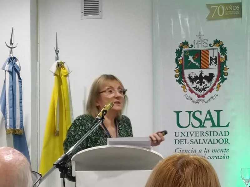 Disertación plenaria en el auditorio de la Universidad del Salvador